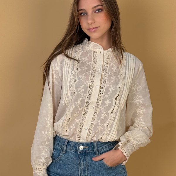 Blusa beige bordada