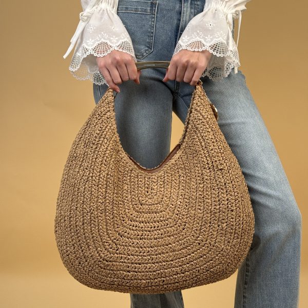 Bolso rafia con asa dorada