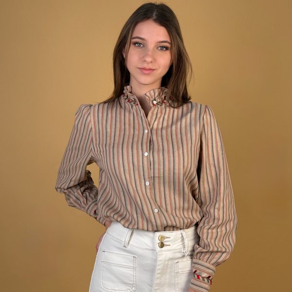 Blusa de rayas con bordado
